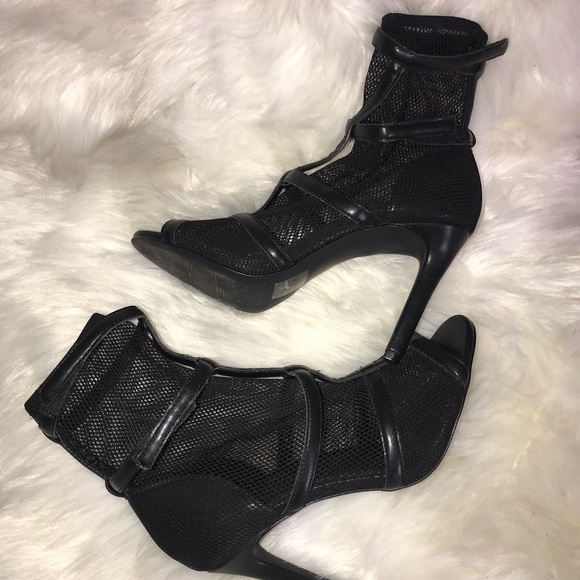 Black heels - Picture 3 of 5